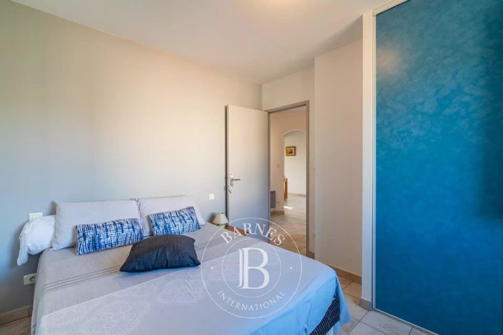 Image No.11-7 Bed House for sale