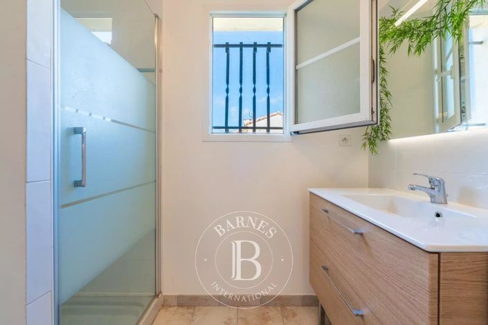 Image No.12-7 Bed House for sale