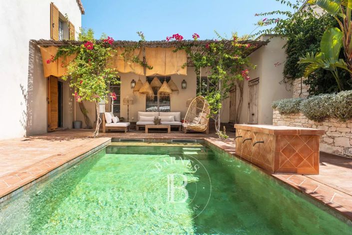 Image No.1-6 Bed House for sale