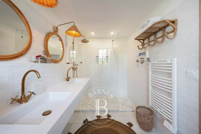 Image No.10-6 Bed House for sale