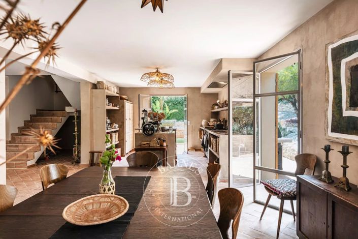 Image No.4-6 Bed House for sale