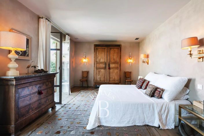 Image No.6-6 Bed House for sale