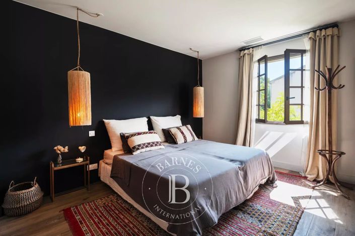 Image No.8-6 Bed House for sale