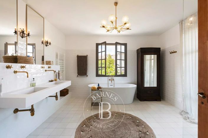 Image No.9-6 Bed House for sale