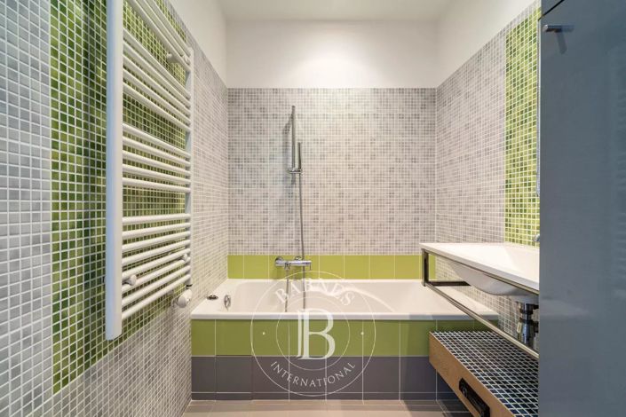 Image No.10-5 Bed Apartment for sale