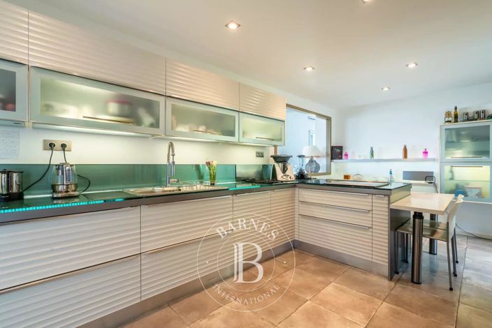 Image No.8-5 Bed Apartment for sale