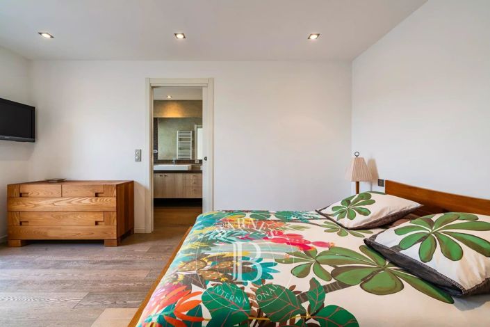 Image No.9-5 Bed Apartment for sale