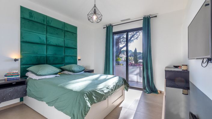 Image No.13-5 Bed House for sale