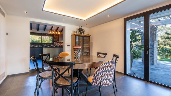 Image No.9-5 Bed House for sale