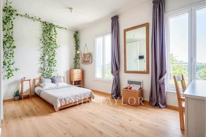 Image No.8-4 Bed House for sale