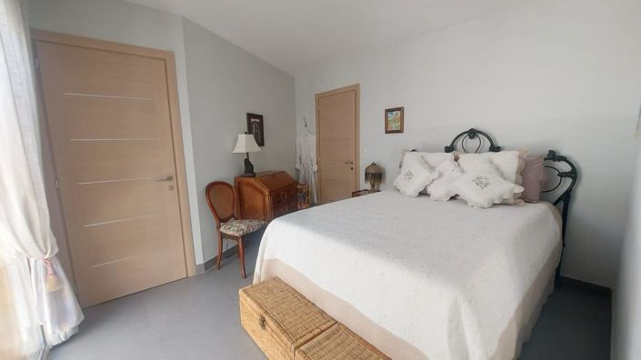 Image No.17-4 Bed House for sale