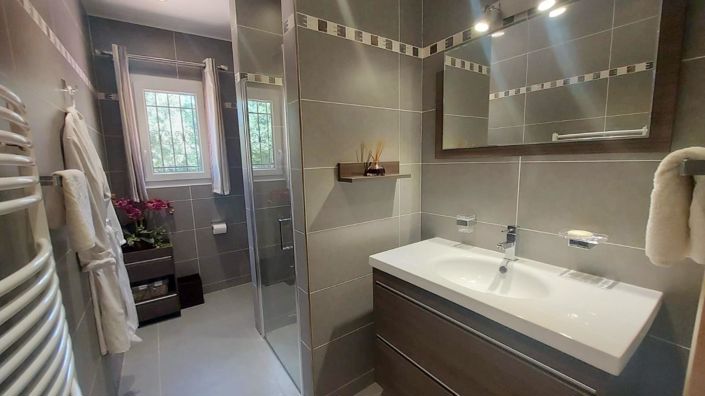 Image No.18-4 Bed House for sale