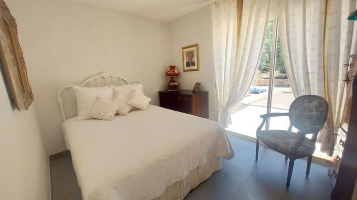 Image No.19-4 Bed House for sale