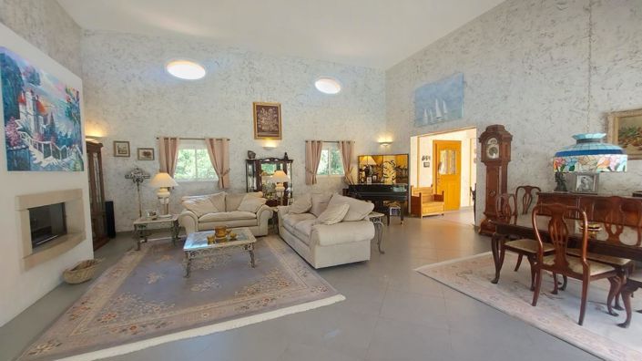 Image No.8-4 Bed House for sale