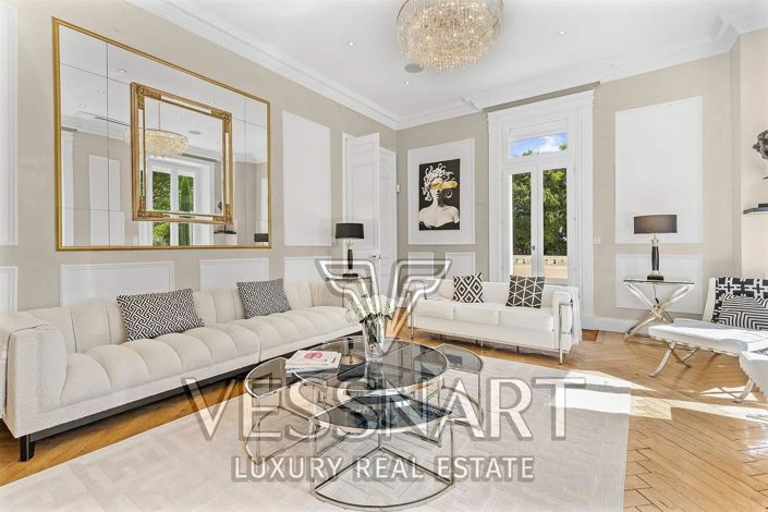 Image No.6-10 Bed House for sale