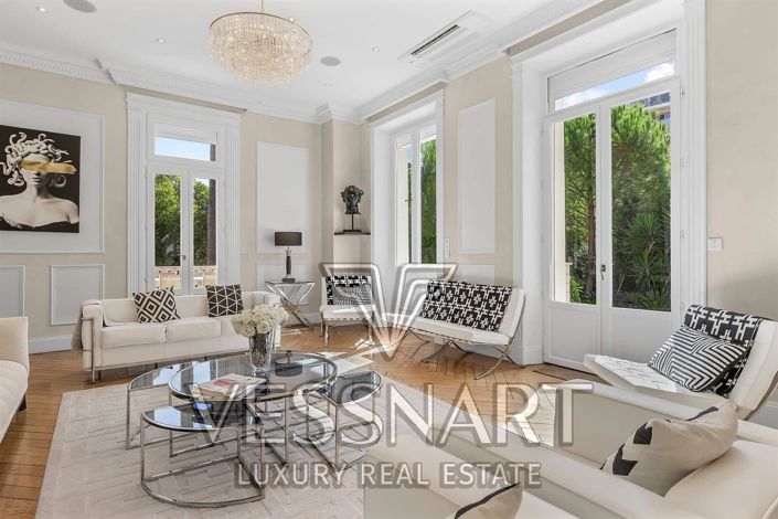 Image No.8-10 Bed House for sale