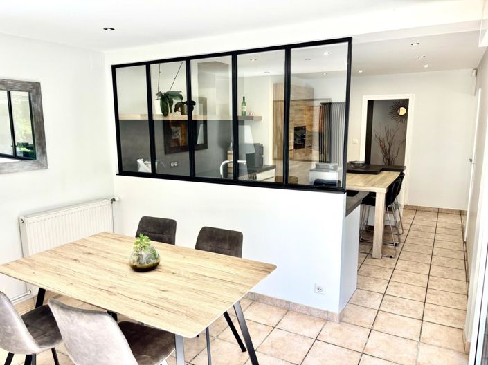 Image No.8-4 Bed House for sale