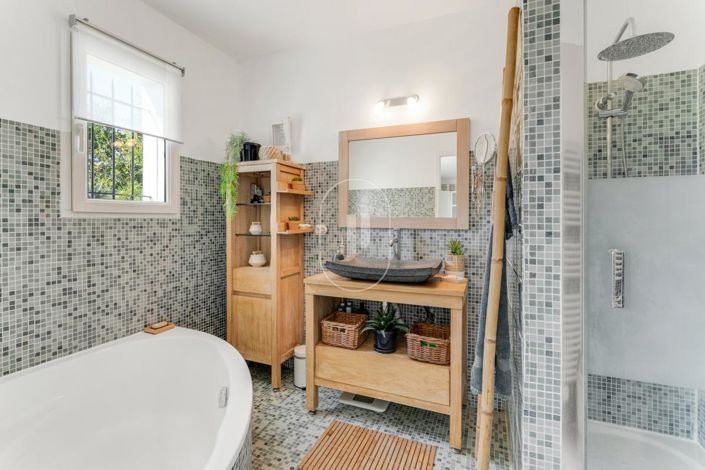 Image No.11-4 Bed House for sale