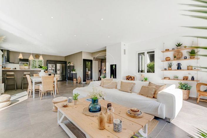 Image No.3-4 Bed House for sale