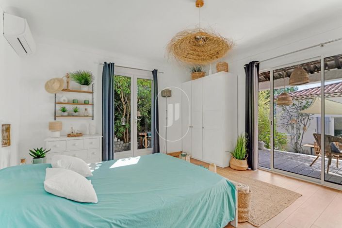 Image No.7-4 Bed House for sale