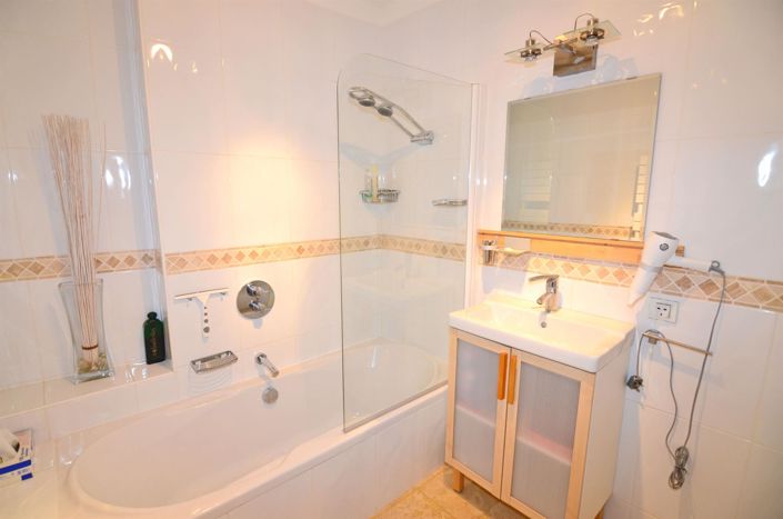 Image No.15-3 Bed House for sale