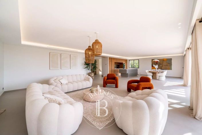 Image No.2-5 Bed House for sale