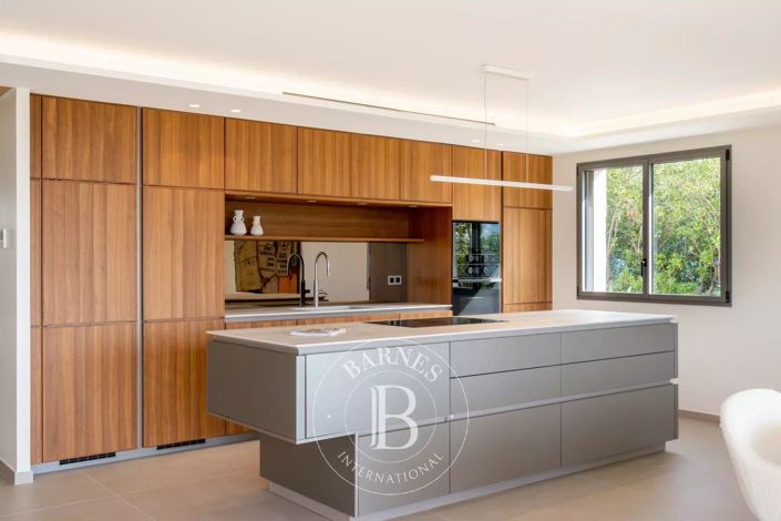 Image No.3-5 Bed House for sale