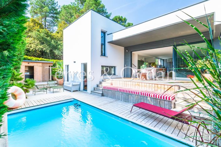 Image No.2-4 Bed House for sale