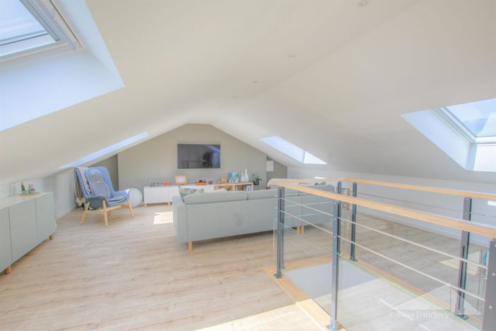 Image No.8-4 Bed House for sale