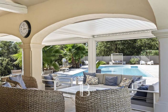 Image No.3-5 Bed House for sale