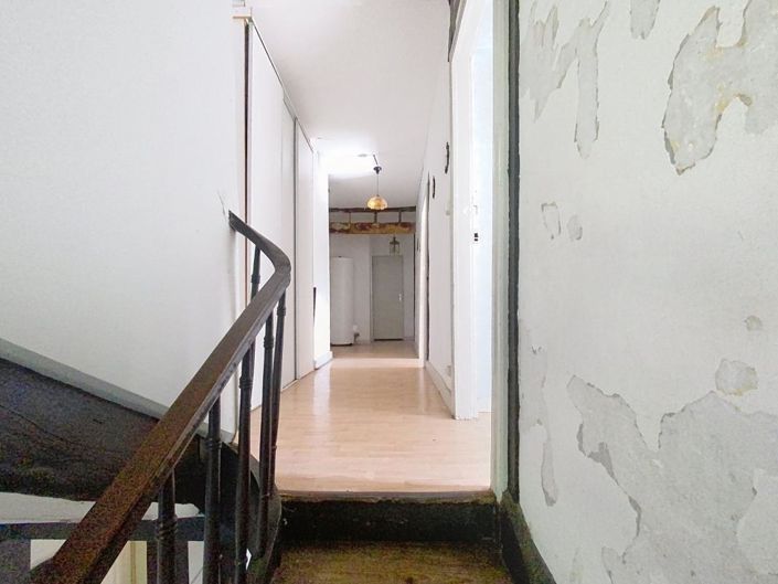 Image No.8-7 Bed House for sale