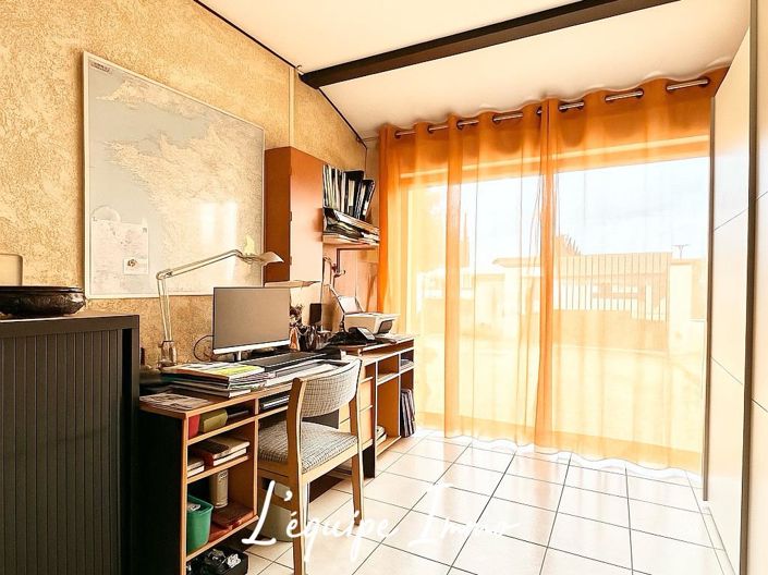 Image No.9-3 Bed House for sale