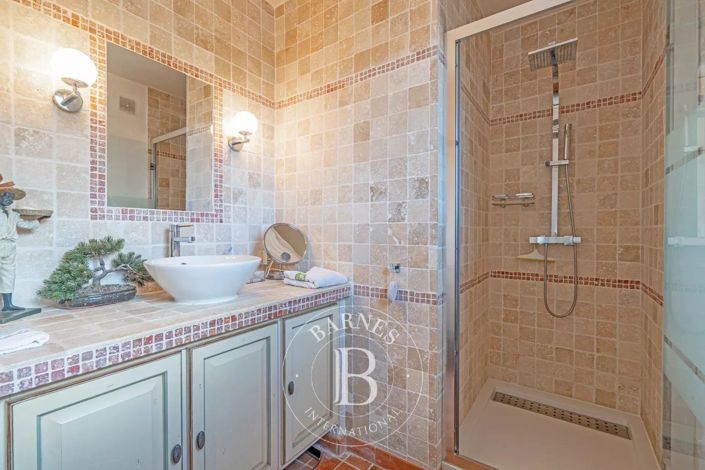 Image No.7-8 Bed House for sale