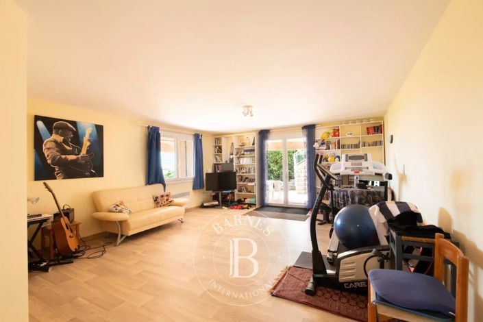 Image No.11-House for sale