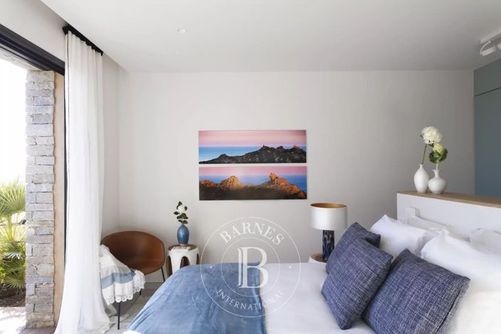 Image No.16-5 Bed House for sale