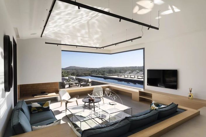 Image No.18-5 Bed House for sale