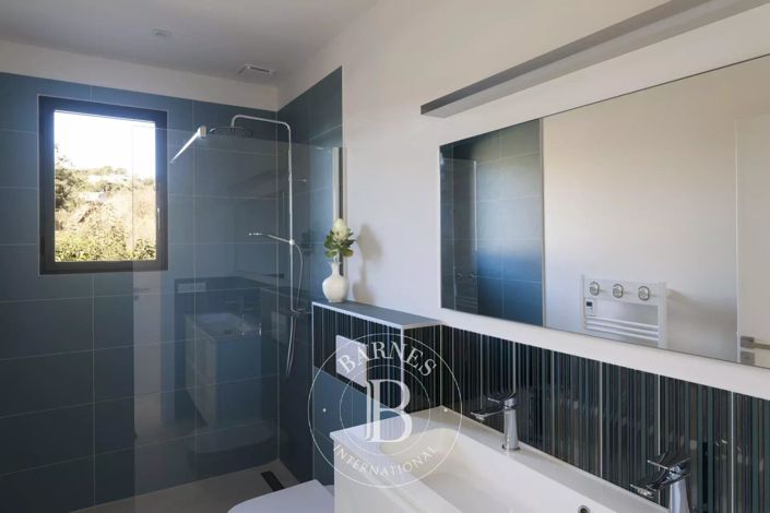 Image No.20-5 Bed House for sale