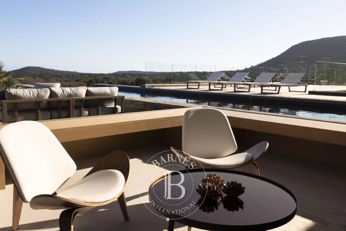 Image No.21-5 Bed House for sale