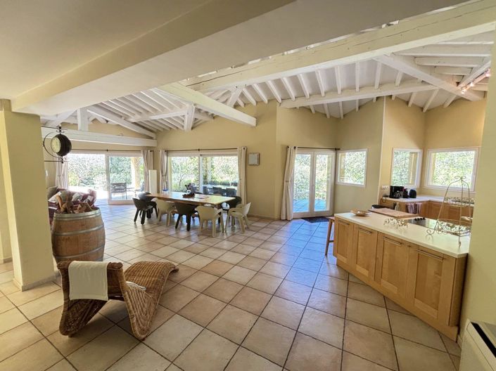 Image No.10-5 Bed House for sale