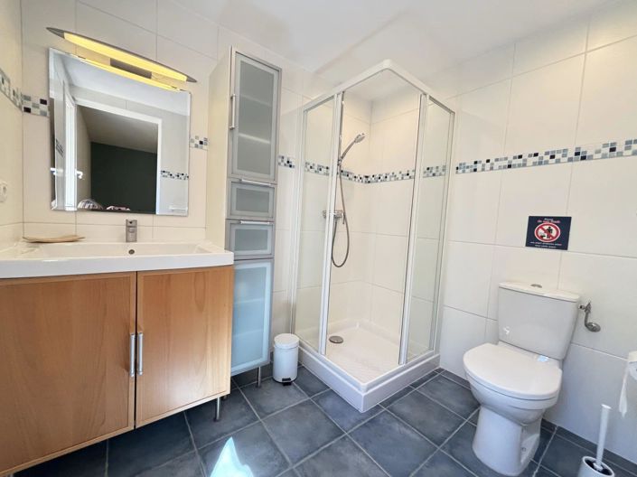 Image No.8-5 Bed House for sale