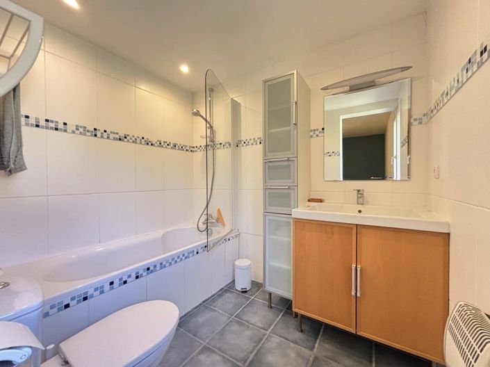 Image No.9-5 Bed House for sale