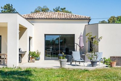 1 - Suze-la-Rousse, Maison