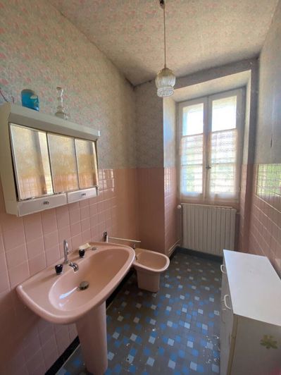 Image No.18-6 Bed House for sale