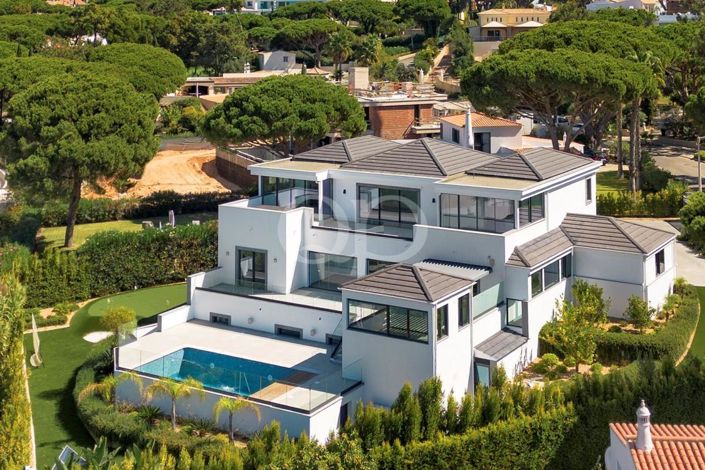 Image No.1-4 Bed House for sale