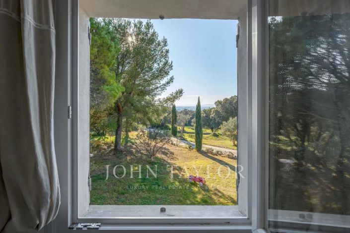 Image No.14-6 Bed House for sale