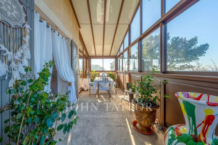 Image No.8-6 Bed House for sale