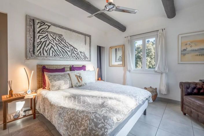 Image No.9-6 Bed House for sale