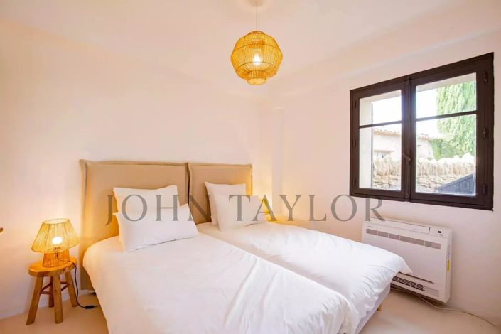 Image No.8-4 Bed House for sale