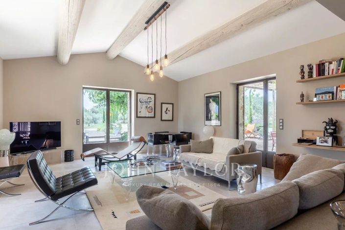 Image No.8-5 Bed House for sale