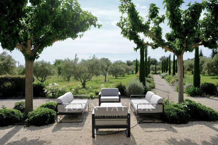 Image No.8-5 Bed House for sale